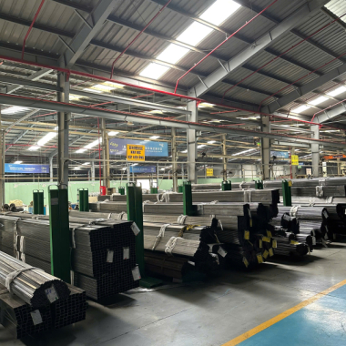 Lý do các doanh nghiệp quốc tế chọn Việt Nam làm trung tâm sản xuất nội thất kim loại