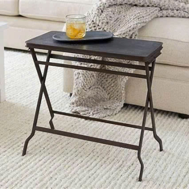 So sánh bàn gấp kim loại và bàn gỗ: Đâu là lựa chọn tối ưu cho không gian ngoài trời?